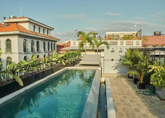 Amazinn Places Rooftop And Design Pool III